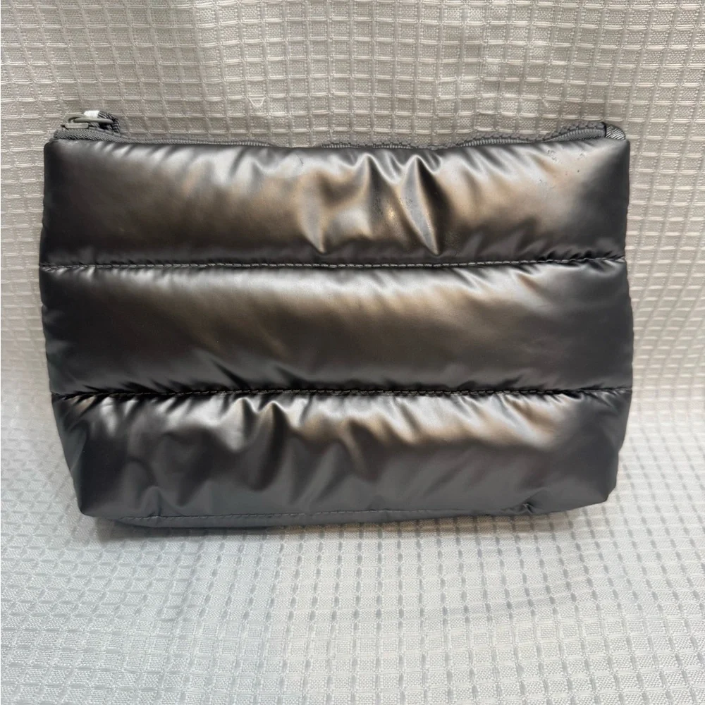 Elegant Metallic Gray Puffer bag Wristlet - Picture 2 of 4